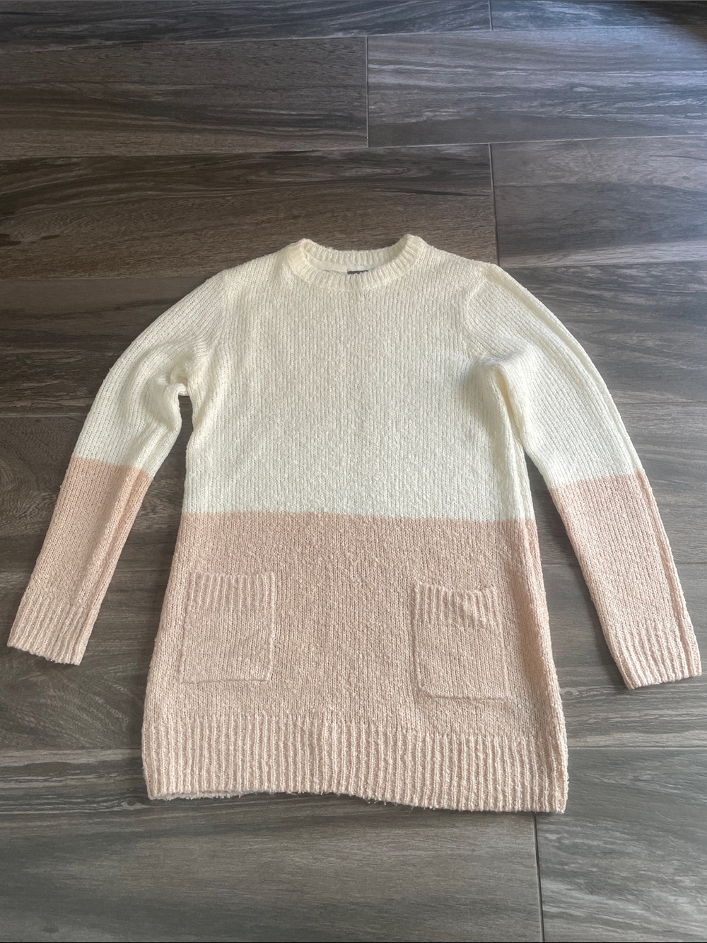 Suzy Shier Two-Tone Crewneck Sweater in Cream and Light Pink